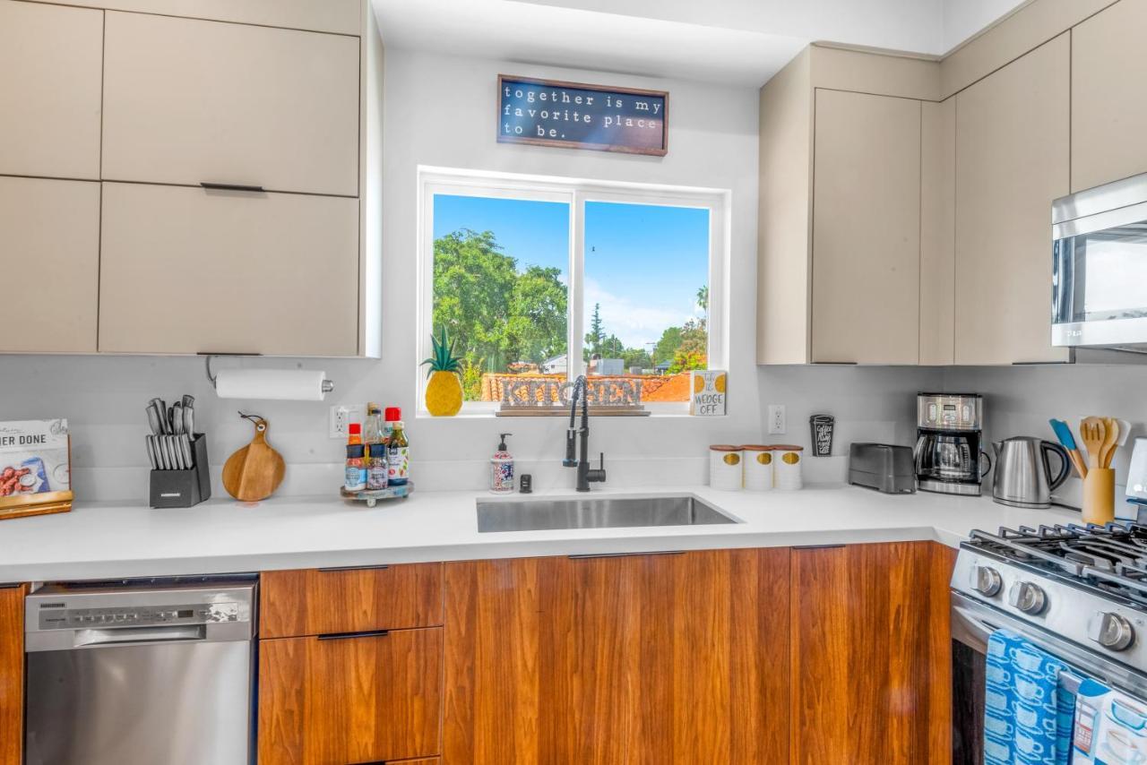 Stylish Sherman Oaks Townhouse 3bed + 3.5bath Master Apartment Los Angeles